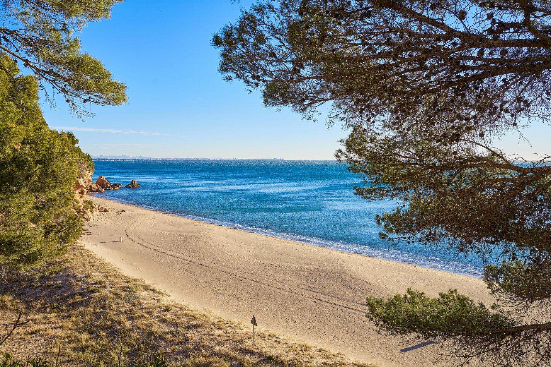 Cove and cliffs · Costa Daurada