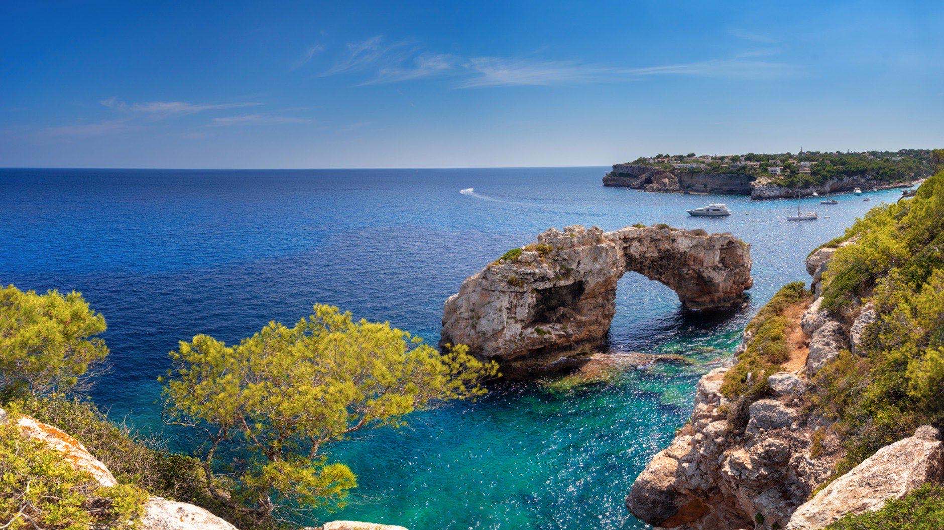 Cove and cliffs · Mallorca
