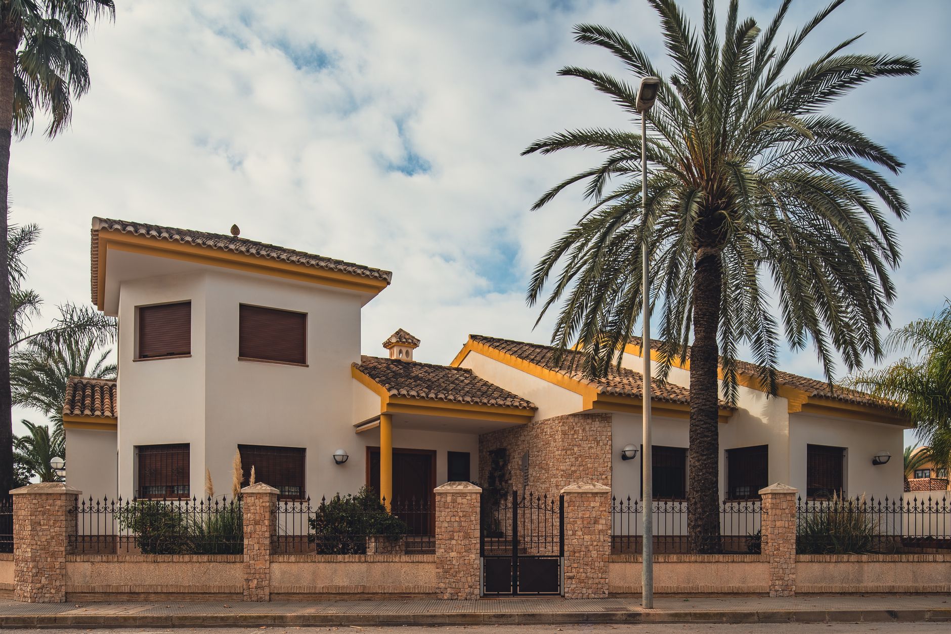 Spanish villa in San Javier with palm trees and Mediterranean architecture.