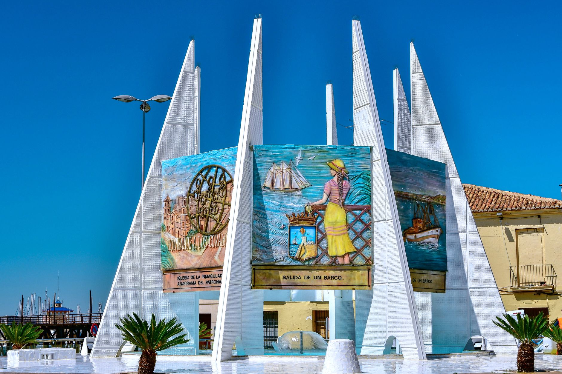 Modern monument 'Monumento al Coralista' in Torrevieja, showcasing maritime art against a clear blue sky.